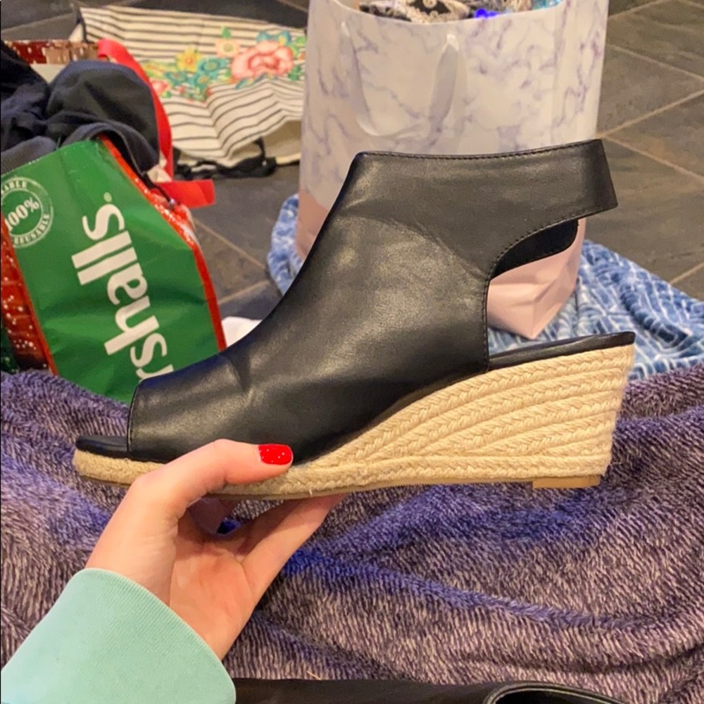 Vera Wang Wedges